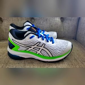 Asics Boys size 1 GT 1000